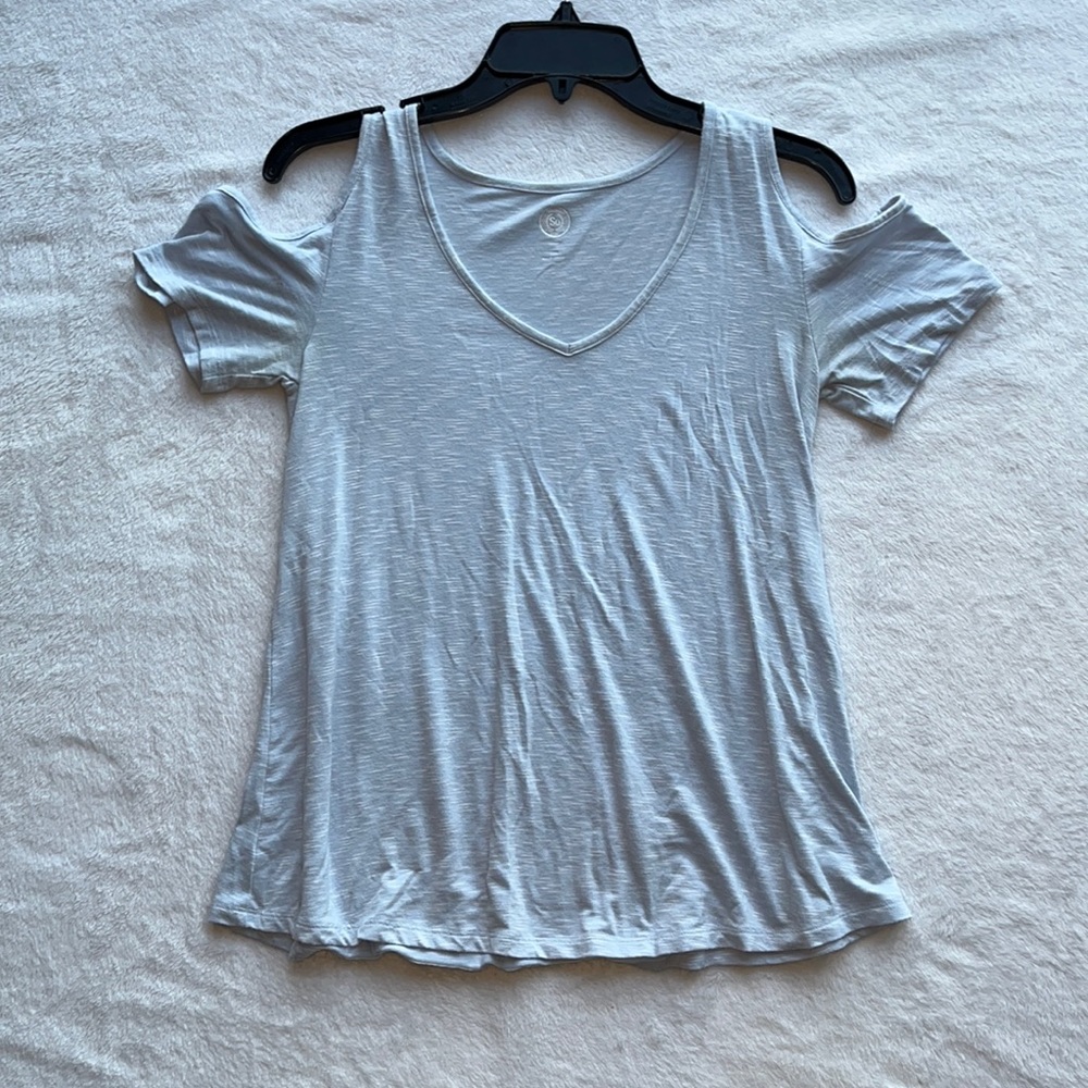 XXS (runs a little big) Blue off the shoulder SO relaxed tee